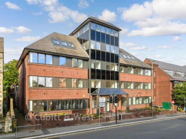 Flat for sale in Red Hill, Surrey
