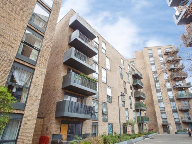 Flat for sale in Greenhill, Greater London