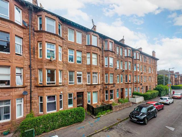 Flat for sale in Battlefield, Scotland