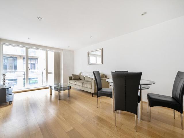 Flat for sale in Bromley-by-Bow, Poplar Grove