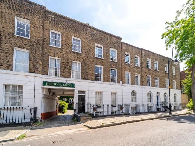 Flat for sale in Islington, Greater London