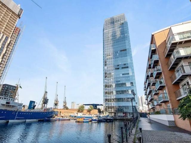 Flat for sale in Isle Of Dogs, Isle Of Man