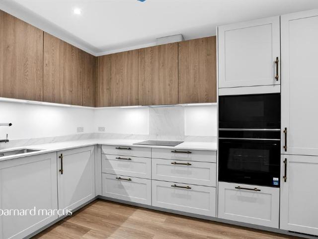 Flat for sale in Cockfosters, Isle Of Man