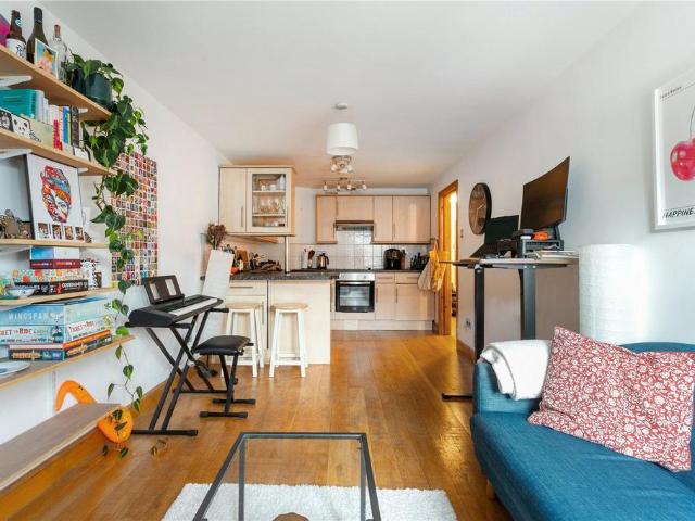 Flat for sale in Bethnal Green, Greater London