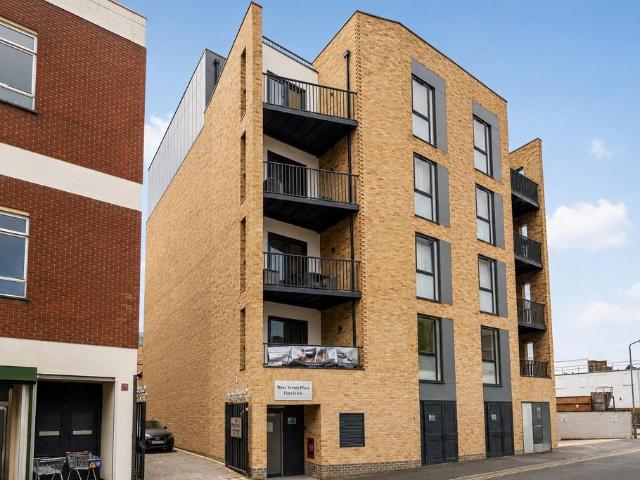 Flat for sale in Maidenhead