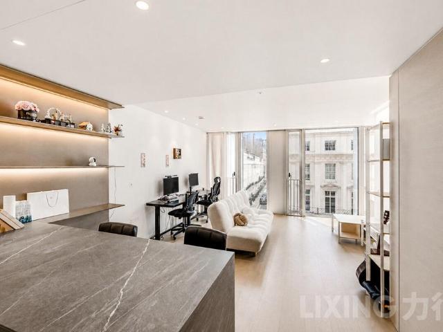 Flat for sale in Victoria, Greater London