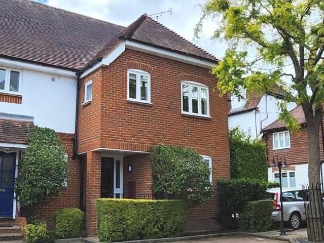 Flat for sale in Pachesham Park, Surrey