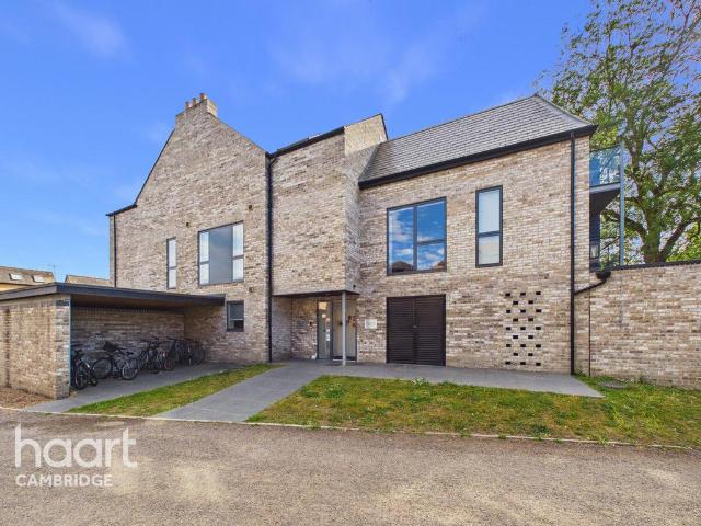 Flat for sale in Chesterton, Arbury