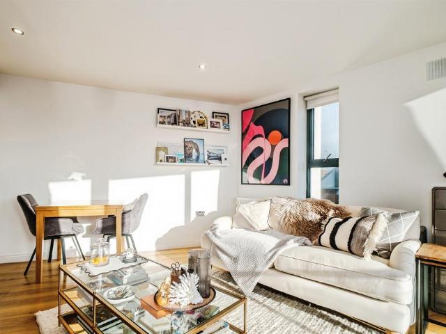 Flat for sale in Fishersgate, West Sussex