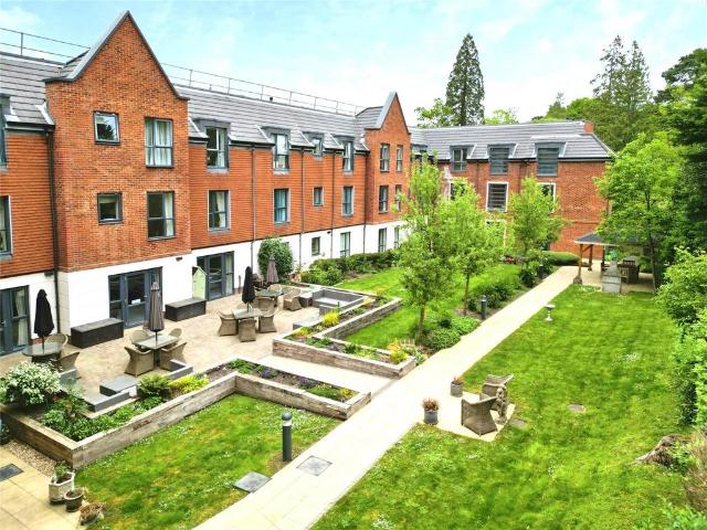 Flat for sale in Buckler's Park, Crowthorne