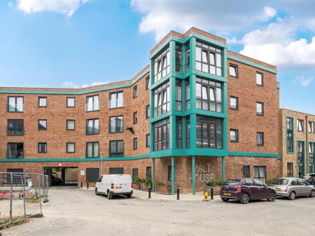 Flat for sale in Fordington