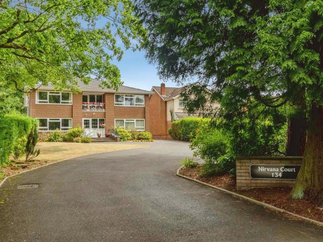 Flat for sale in Broomhill, Chadsmoor