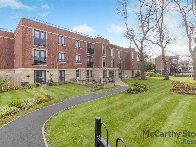 Flat for sale in Ossett, West Yorkshire