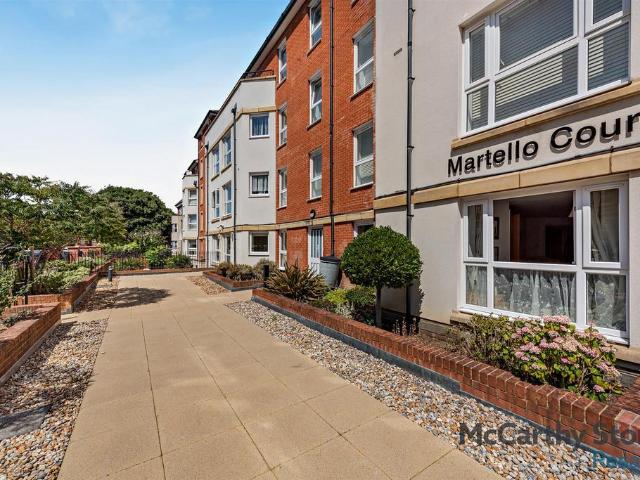 Flat for sale in Eastbourne, East Sussex