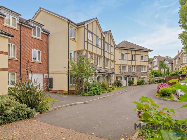 Flat for sale in Kingswood, South Gloucestershire