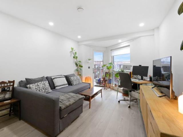 Flat for sale in Lane, Greater London