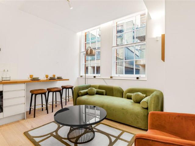 Flat for sale in Finsbury, Greater London