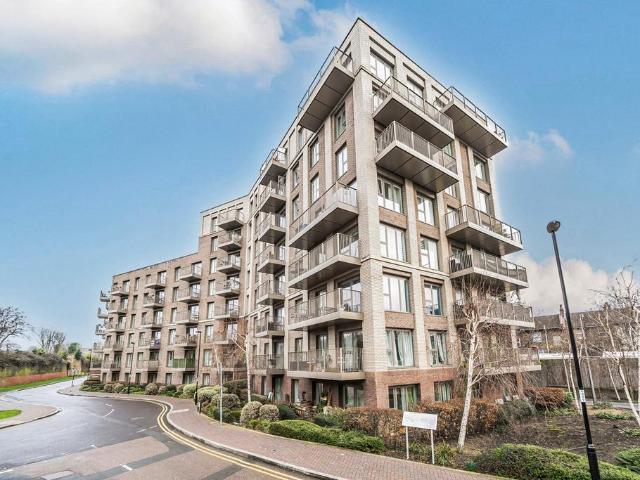 Flat for sale in London Borough of Lewisham, Ladywell