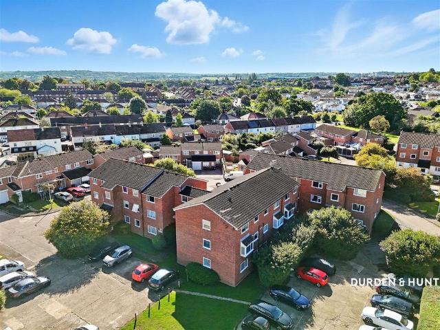 Flat for sale in Debden Green, Epping