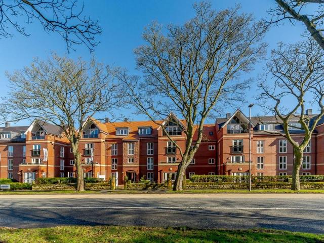 Flat for sale in South Cliff, Kepwick