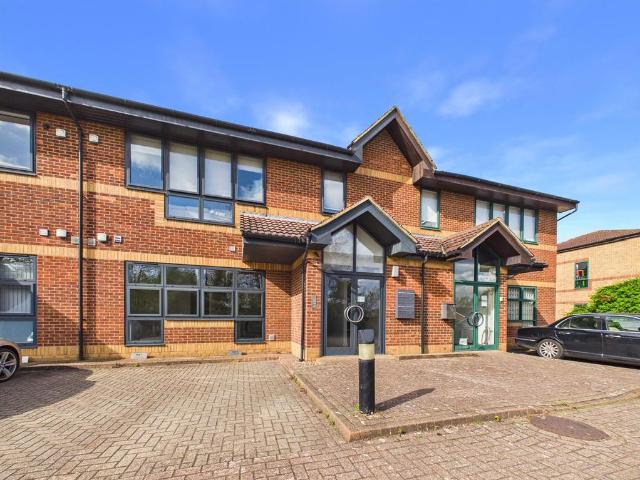 Flat for sale in Hampton, Greater London