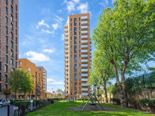Flat for sale in Bromley-by-Bow, Bow