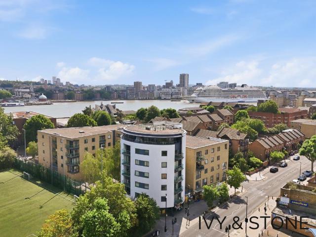 Flat for sale in Isle Of Dogs, Greater London