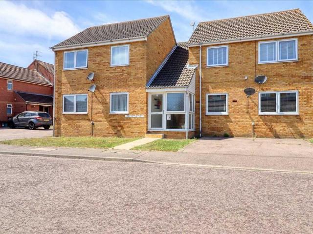Flat for sale in Dale Hill, Essex