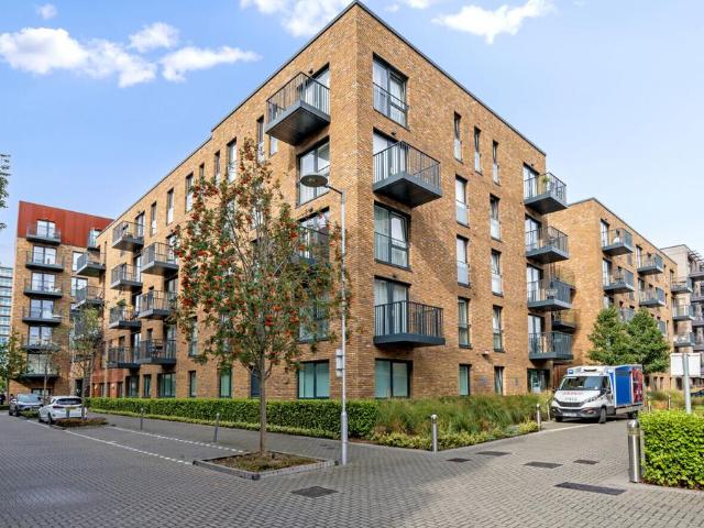 Flat for sale in London Borough of Lewisham, Greater London