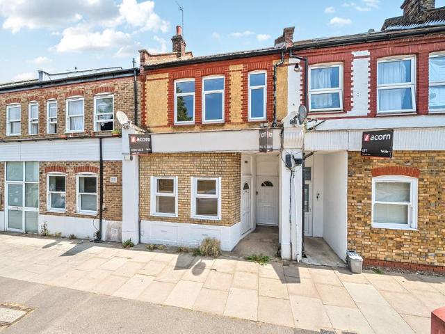 Flat for sale in London Borough of Lewisham, Greater London