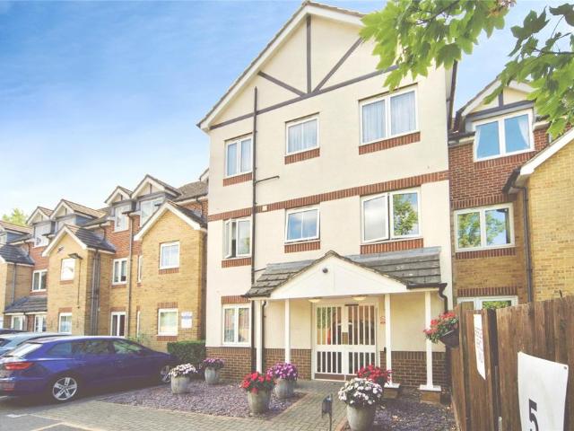 Flat for sale in London Borough of Waltham Forest, Greater London