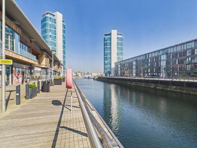Flat for sale in Brompton, Gillingham