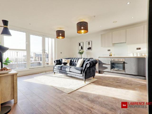 Flat for sale in Alton Barnes, Essex