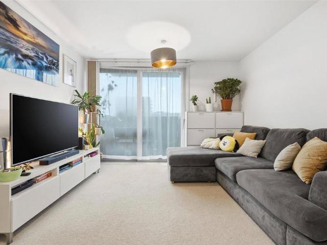 Flat for sale in Silvertown, Greater London