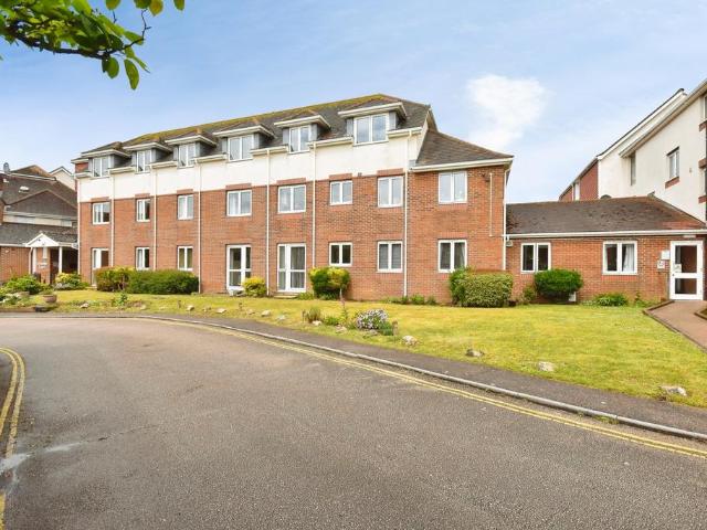 Flat for sale in Withycombe, Budlake