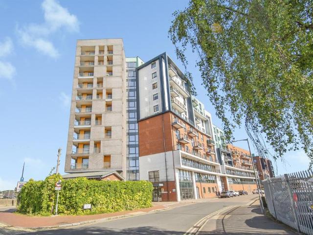 Flat for sale in Key Street, Suffolk