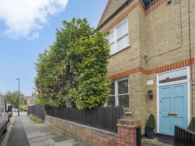 Flat for sale in London Borough of Lewisham, Brockley