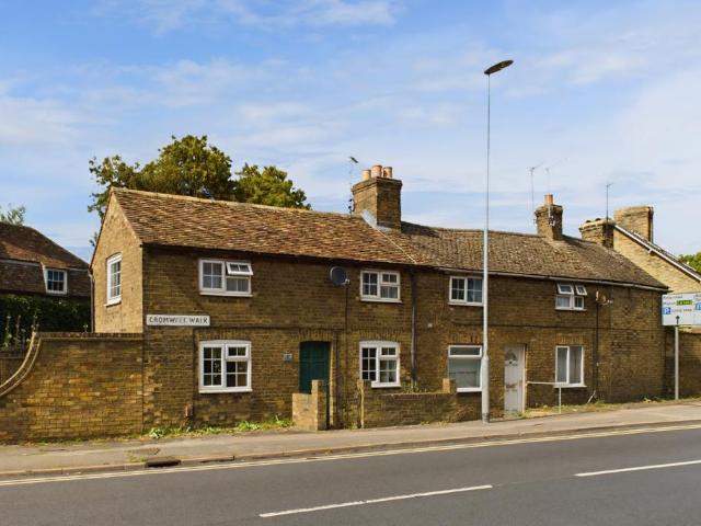 Flat for sale in Newtown, Huntingdonshire