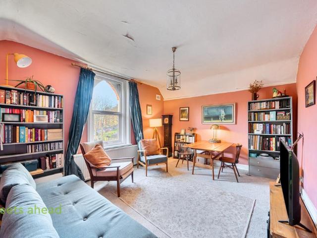 Flat for sale in London Borough of Croydon, Upper Norwood