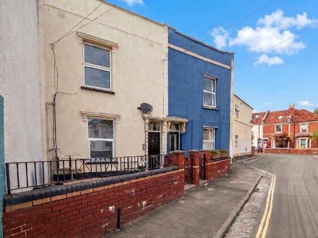 Flat for sale in Baptist Mills, Feckenham