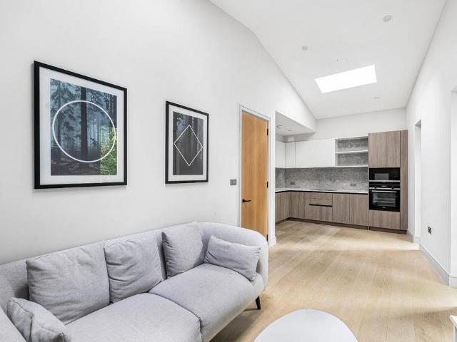 Flat for sale in King's Cross, Greater London