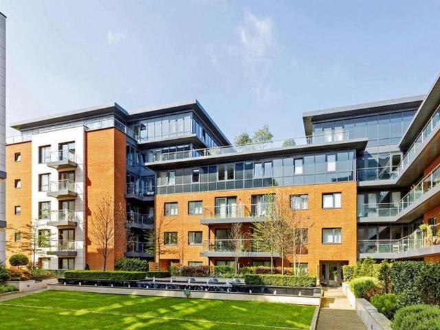 Flat for sale in Putney, Greater London