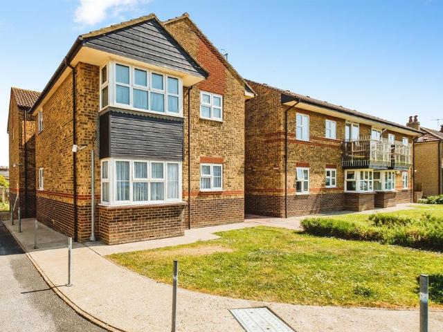 Flat for sale in Fishersgate, West Sussex