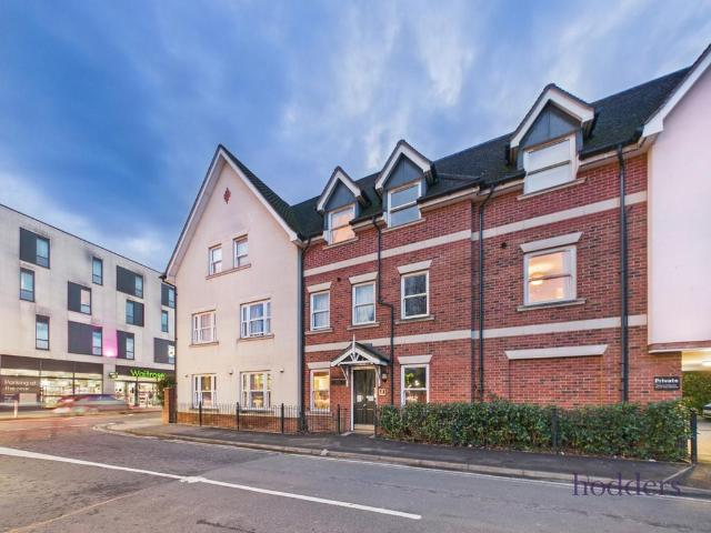Flat for sale in Addlestone, Runnymede