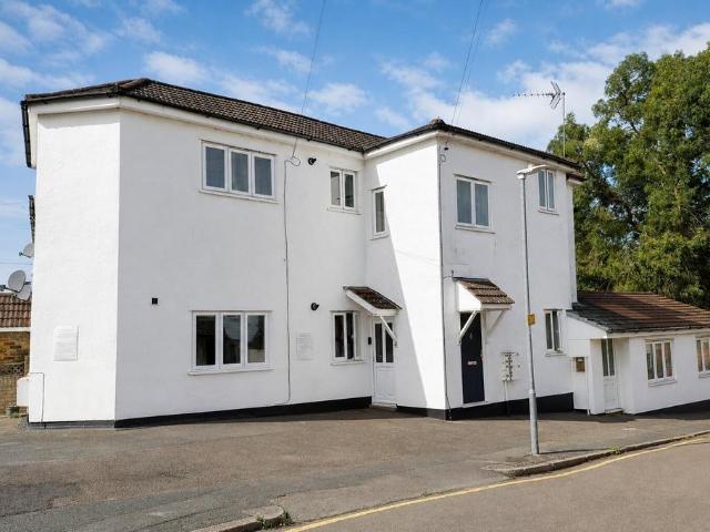 Flat for sale in Warley, Brentwood