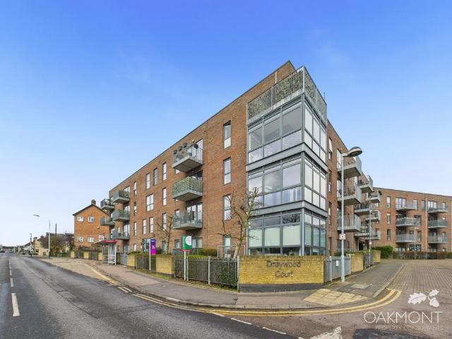 Flat for sale in Romford, Ardleigh Green