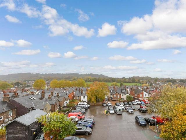 Flat for sale in Pachesham Park, Surrey