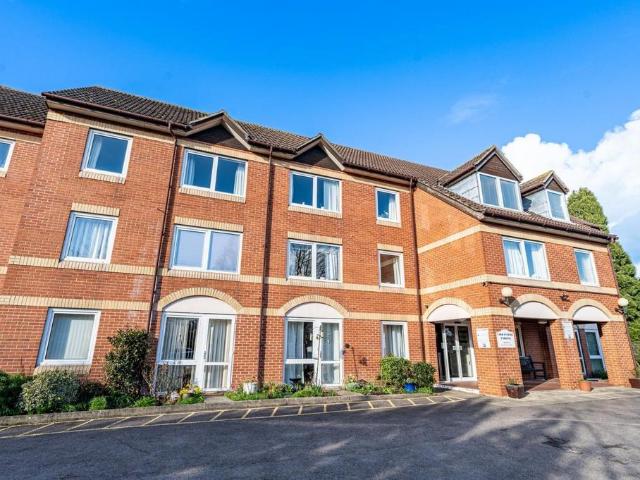 Flat for sale in Duton Hill, Essex