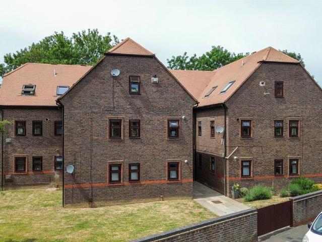 Flat for sale in Reading