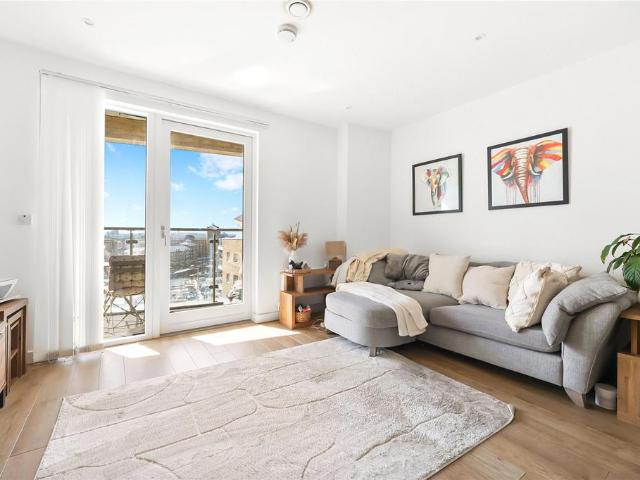 Flat for sale in Ratcliffe, Limehouse
